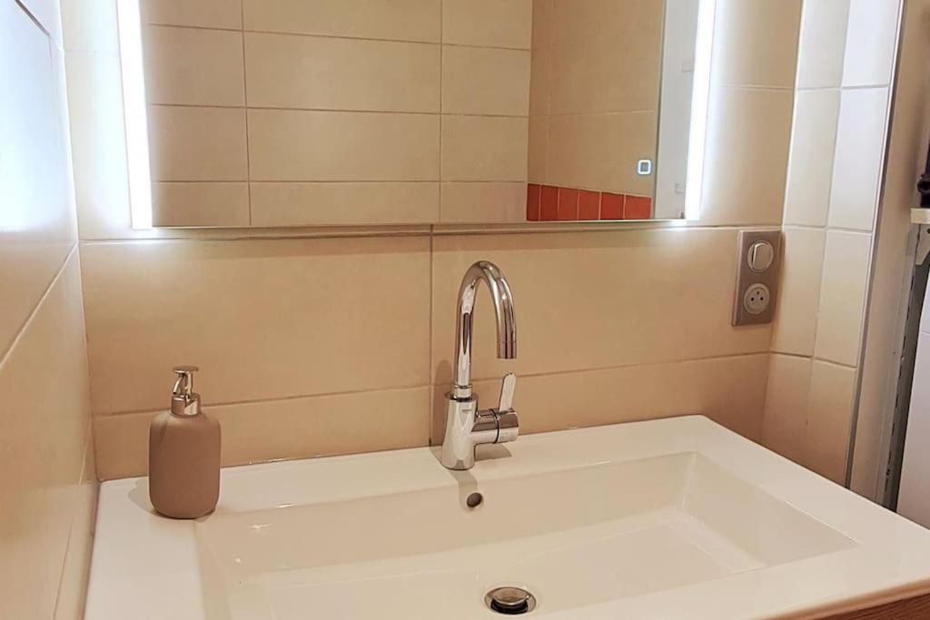 Apartamento Le 56 Faubourg - Proche Centre - Parking Gratuit Beaune  Exterior foto